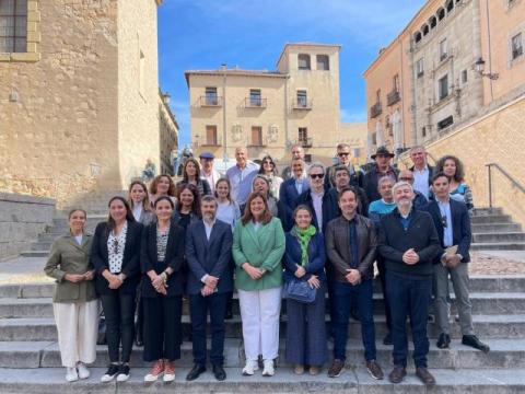 Foto de familia dos representantes das 15 Cidades Patrimonio